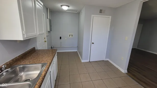 $1,050 | 6149 Commodore Drive, Indianapolis, IN 46219