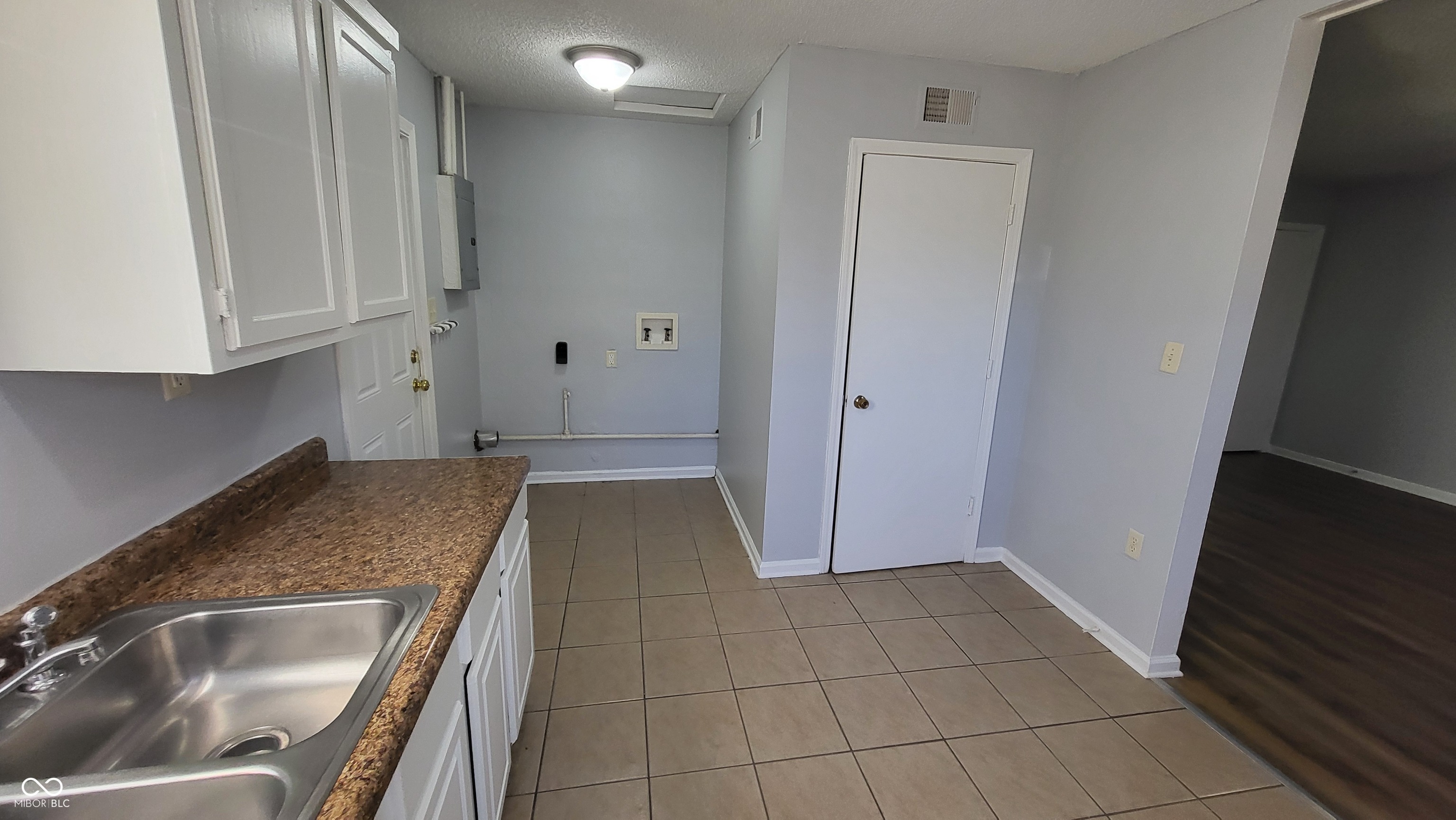 6149 Commodore Drive Indianapolis, IN 46219 - Photo 8 of 14