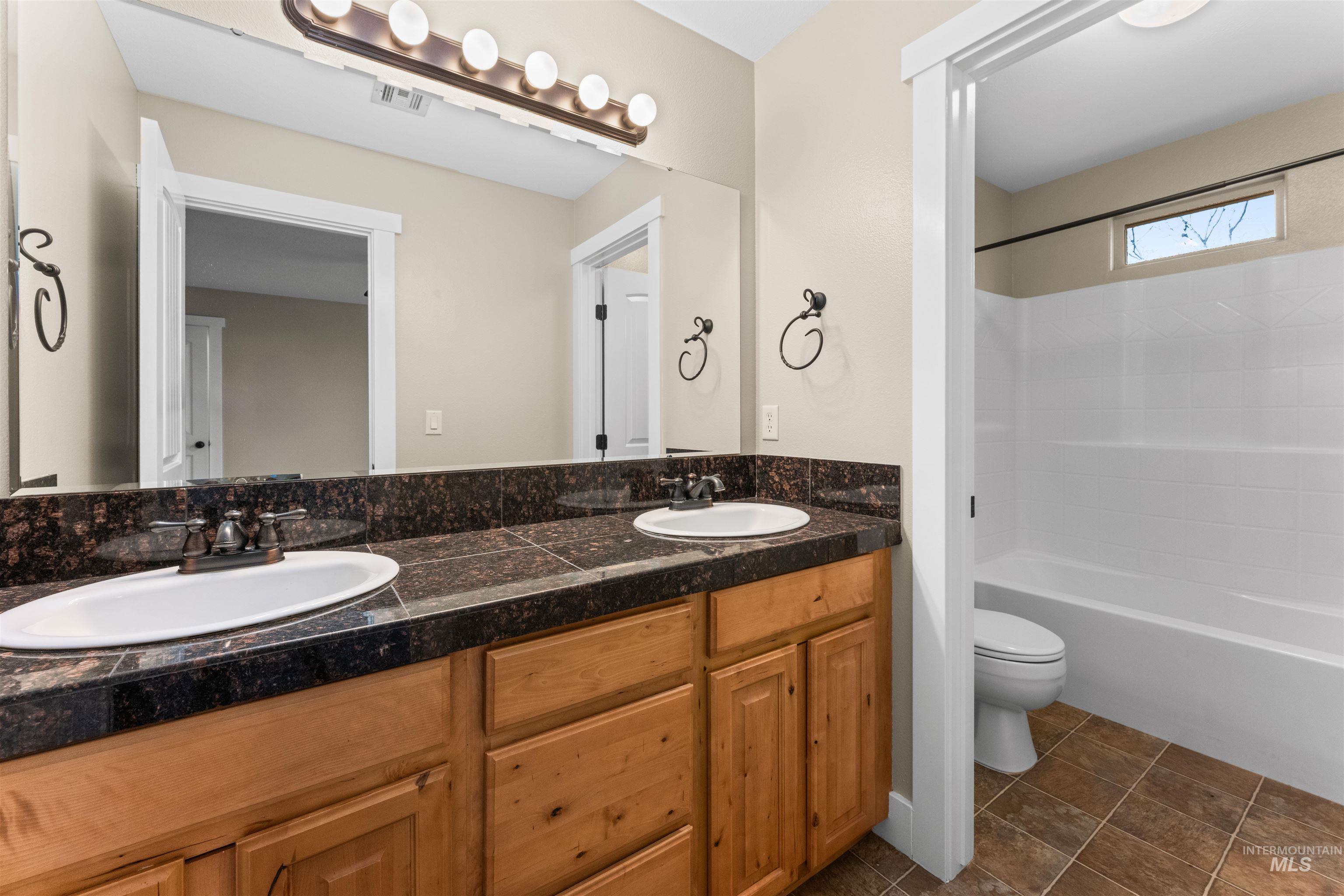 5231 West Morris Hill Road Boise, ID 83706 - Photo 16 of 29