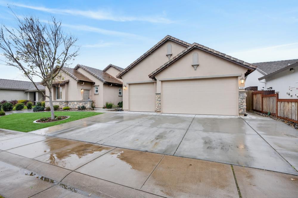 781 Aparicio Way Galt, CA 95632 - Photo 2 of 72