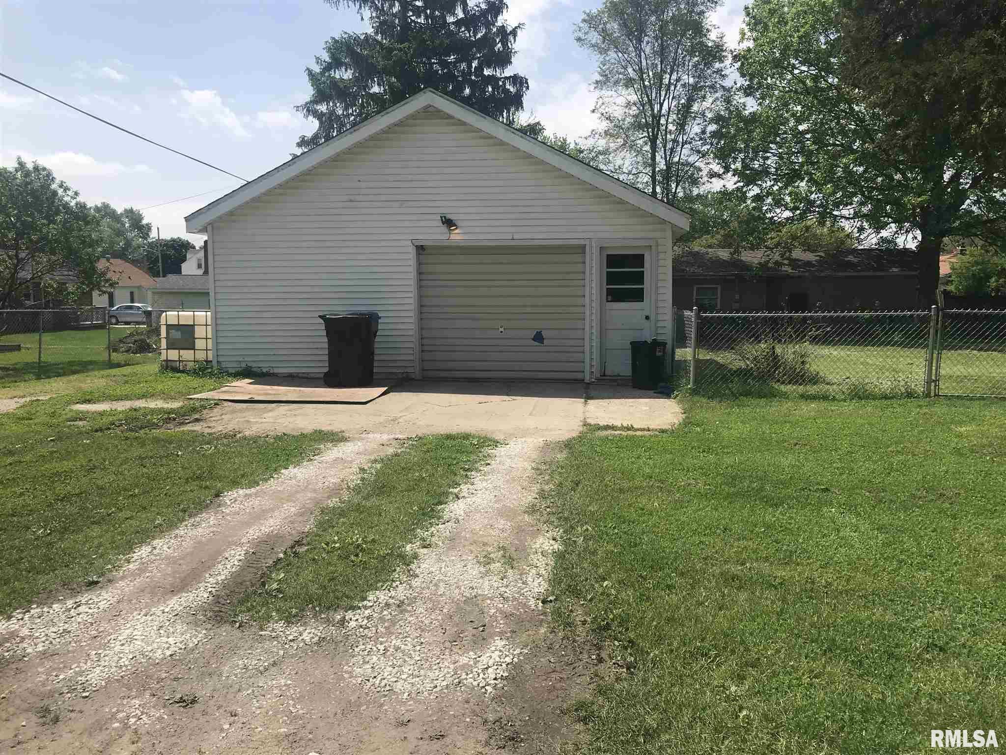 118 Esser Street Washington, IL 61571 - Photo 3 of 23 Gallery Image 3
