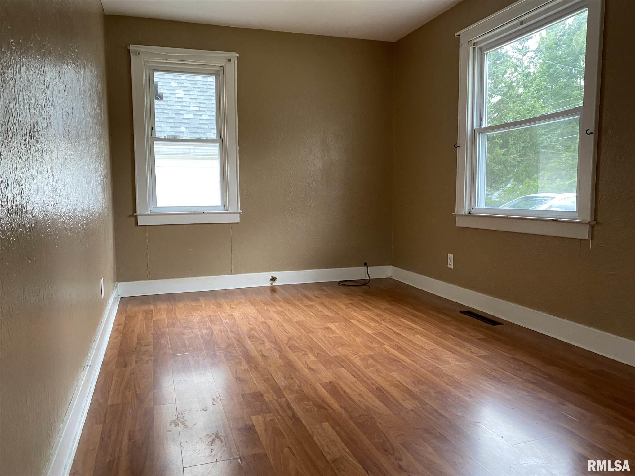 118 Esser Street Washington, IL 61571 - Photo 8 of 23 Gallery Image 8