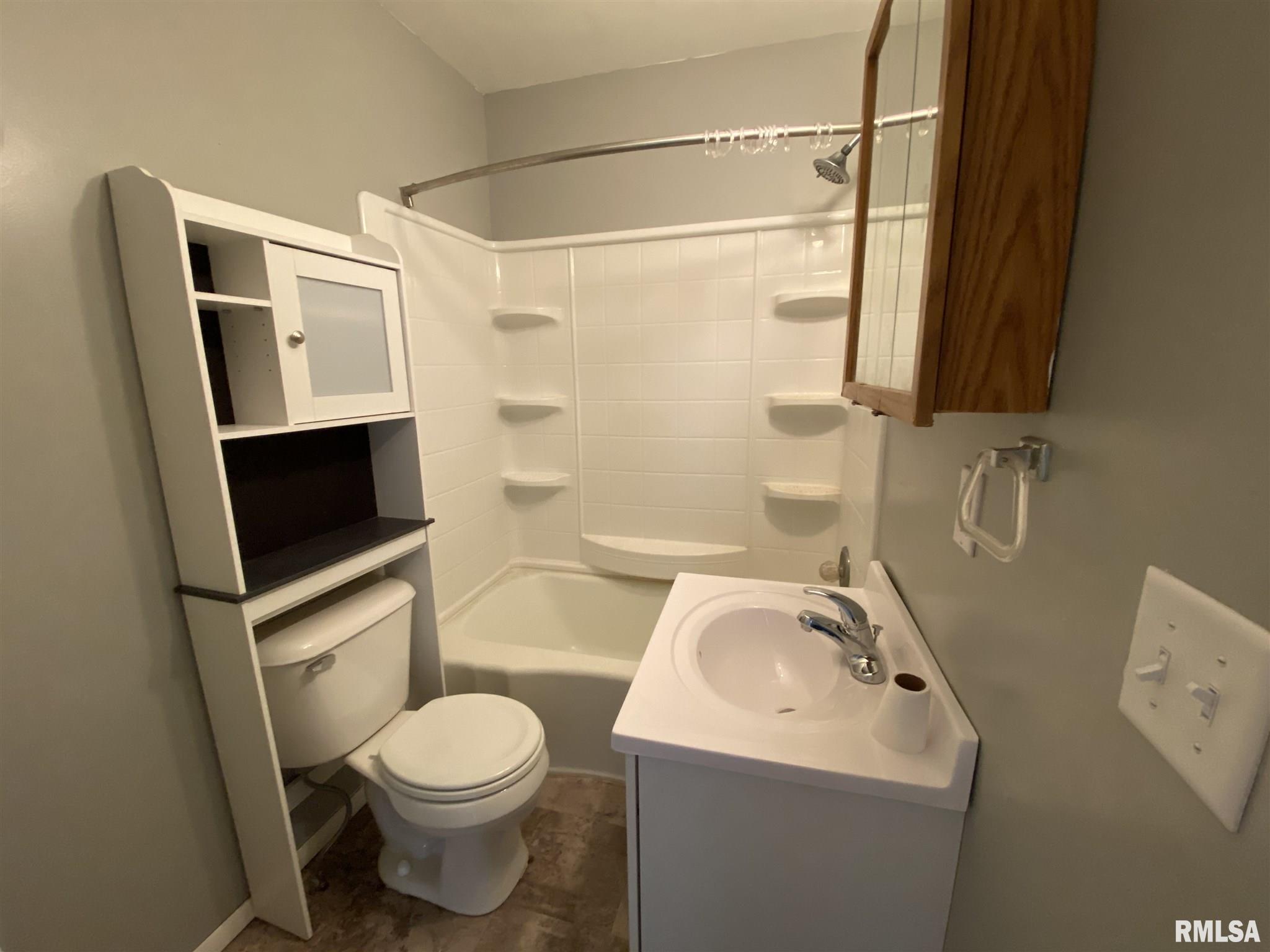 118 Esser Street Washington, IL 61571 - Photo 9 of 23 Gallery Image 9