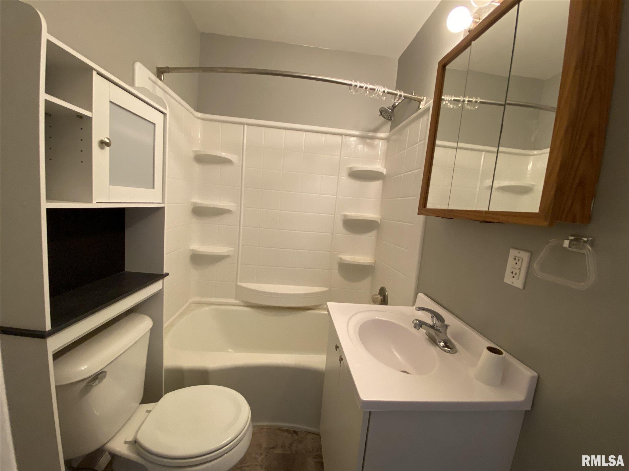 118 Esser Street Washington, IL 61571 - Photo 10 of 23 Gallery Image 10