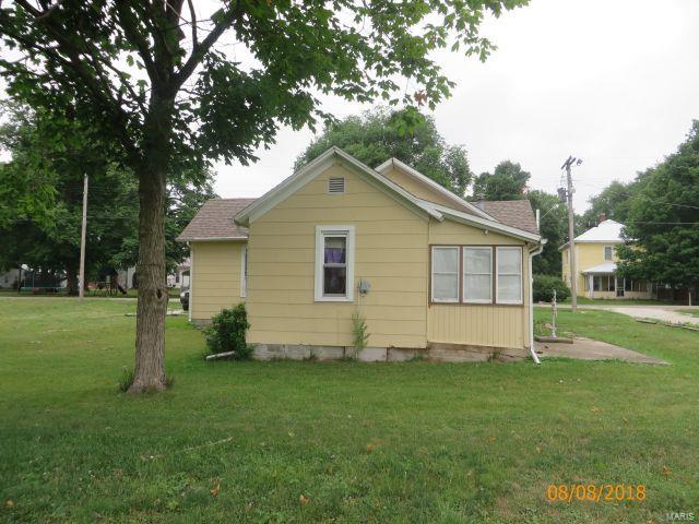 105 East Prairie Street Camp Point, IL 62320 - Photo 3 of 25 Gallery Image 3