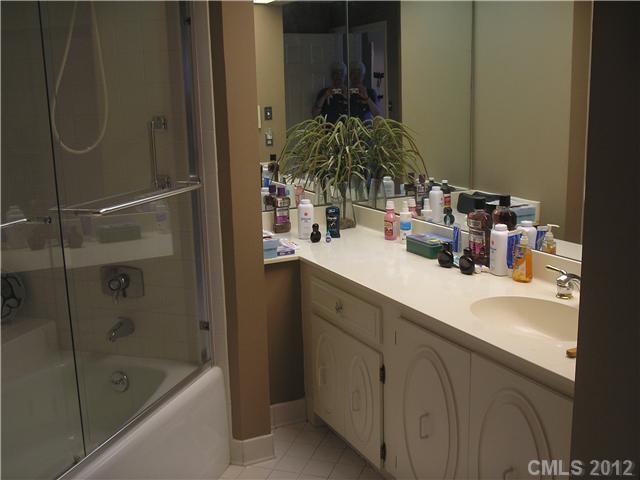 1530 Queens Road, Unit 302 Charlotte, NC 28207 - Photo 8 of 16 Gallery Image 8