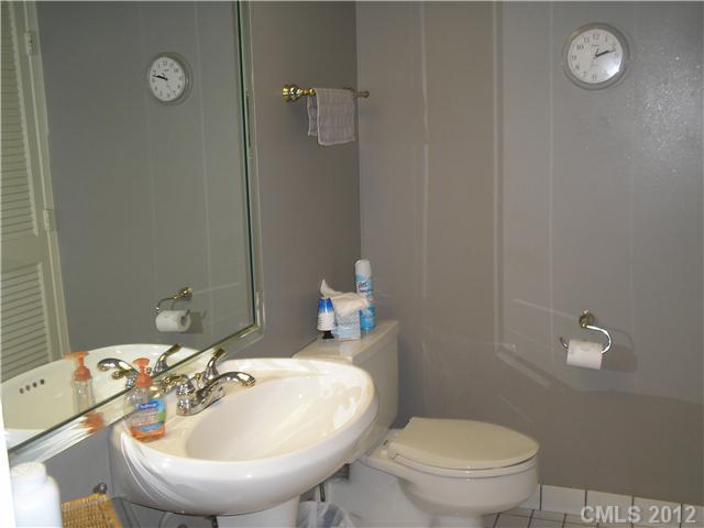 1530 Queens Road, Unit 302 Charlotte, NC 28207 - Photo 10 of 16 Gallery Image 10