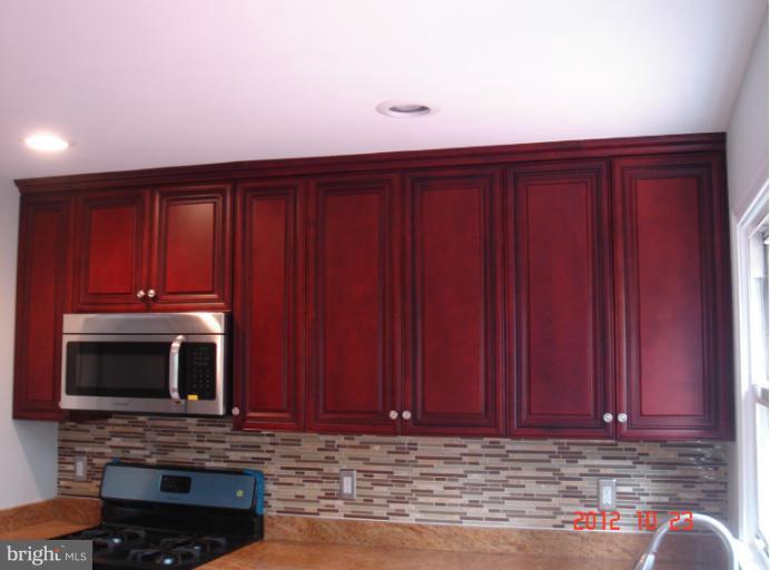 7009 Bexhill Road Baltimore, MD 21244 - Photo 11 of 30 Kitchen