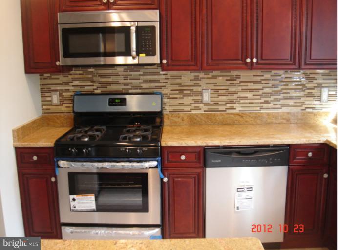 7009 Bexhill Road Baltimore, MD 21244 - Photo 13 of 30 Kitchen
