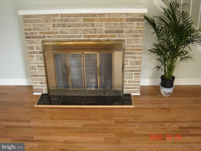 7009 Bexhill Road Baltimore, MD 21244 - Photo 6 of 30 Living Room