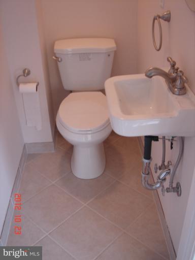7009 Bexhill Road Baltimore, MD 21244 - Photo 7 of 30 Bath