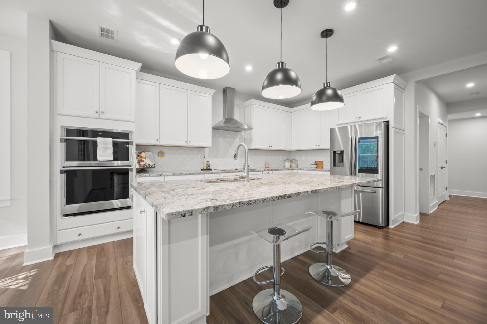 8702 Southrun Road Lorton, VA 22079 - Photo 2 of 35 Gourmet kitchen arabesque backsplash grand island