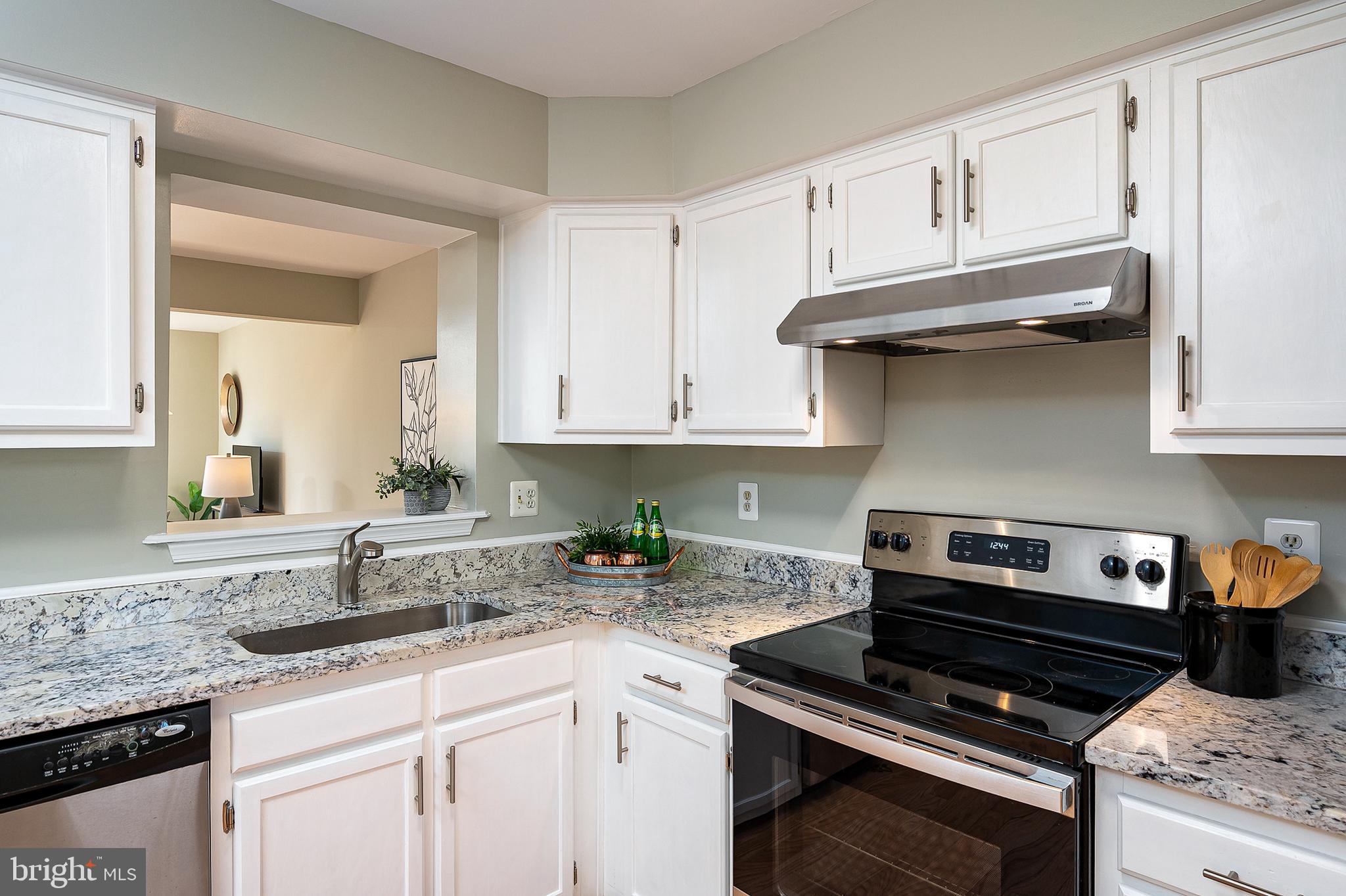 1128 Ingate Road Baltimore, MD 21227 - Photo 10 of 39 Kitchen (alt view)