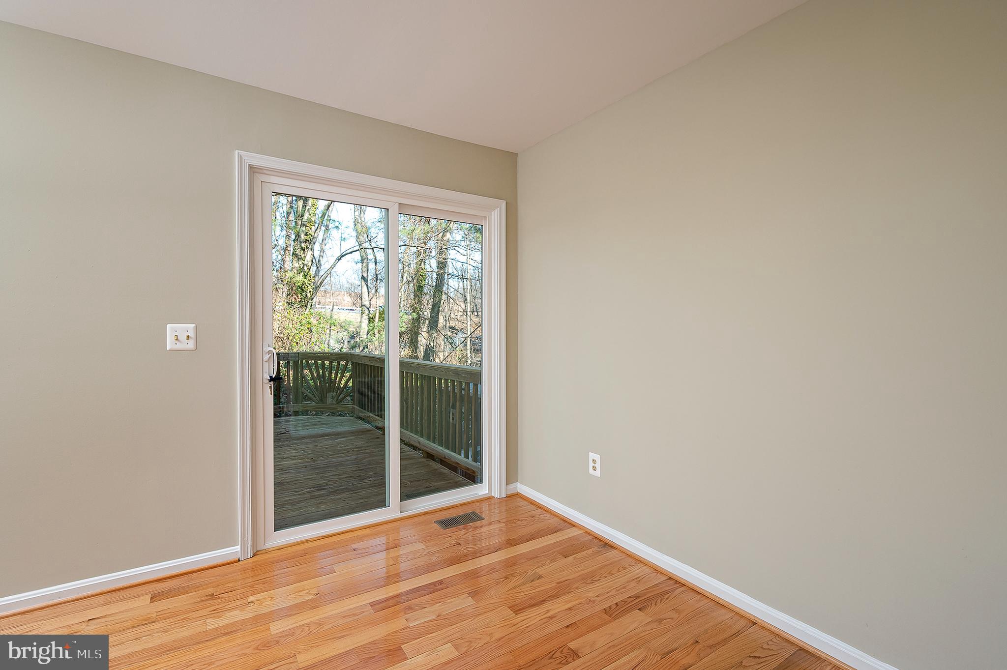 1128 Ingate Road Baltimore, MD 21227 - Photo 12 of 39 Breakfast Area