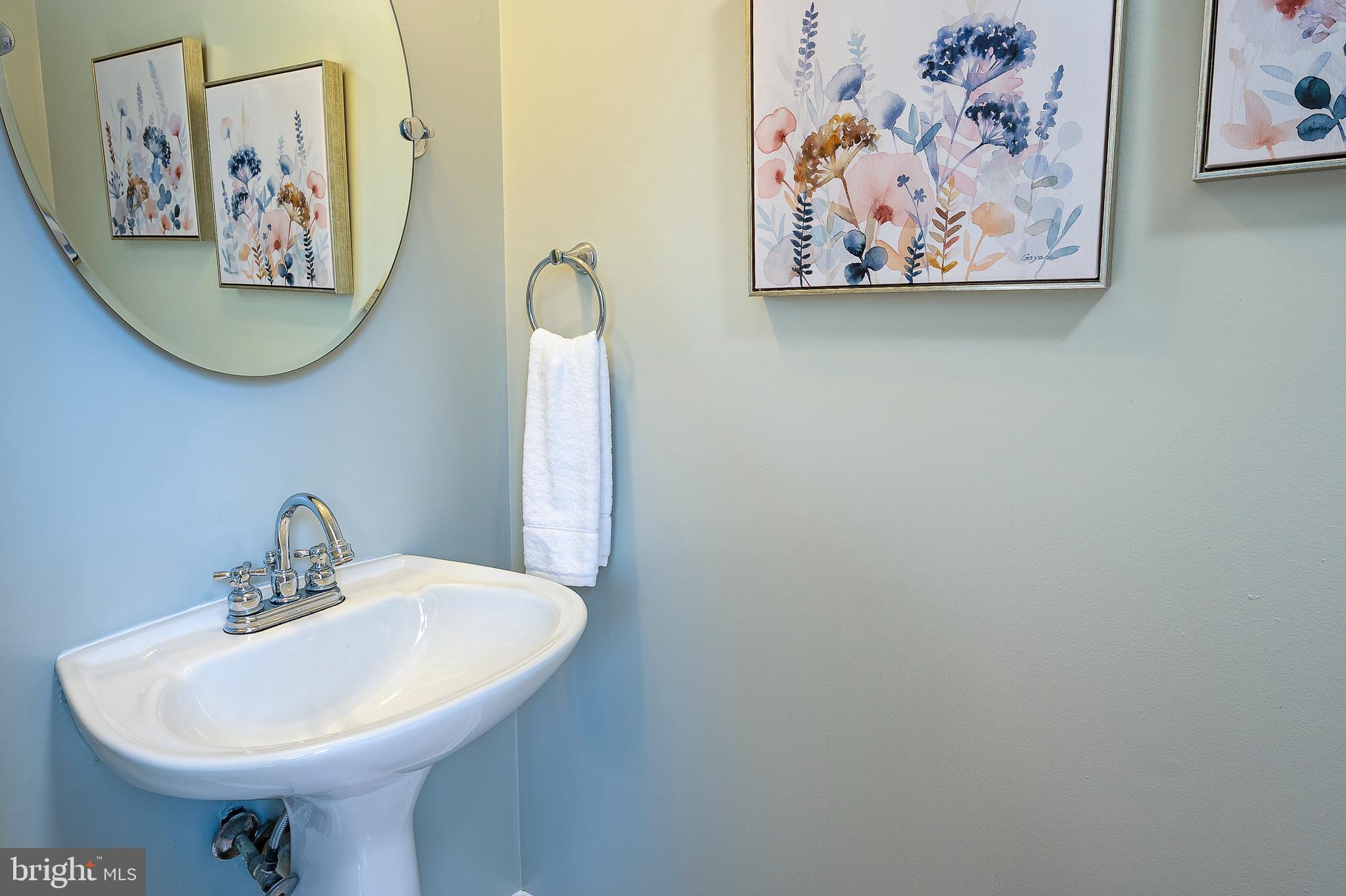1128 Ingate Road Baltimore, MD 21227 - Photo 18 of 39 Half Bathroom