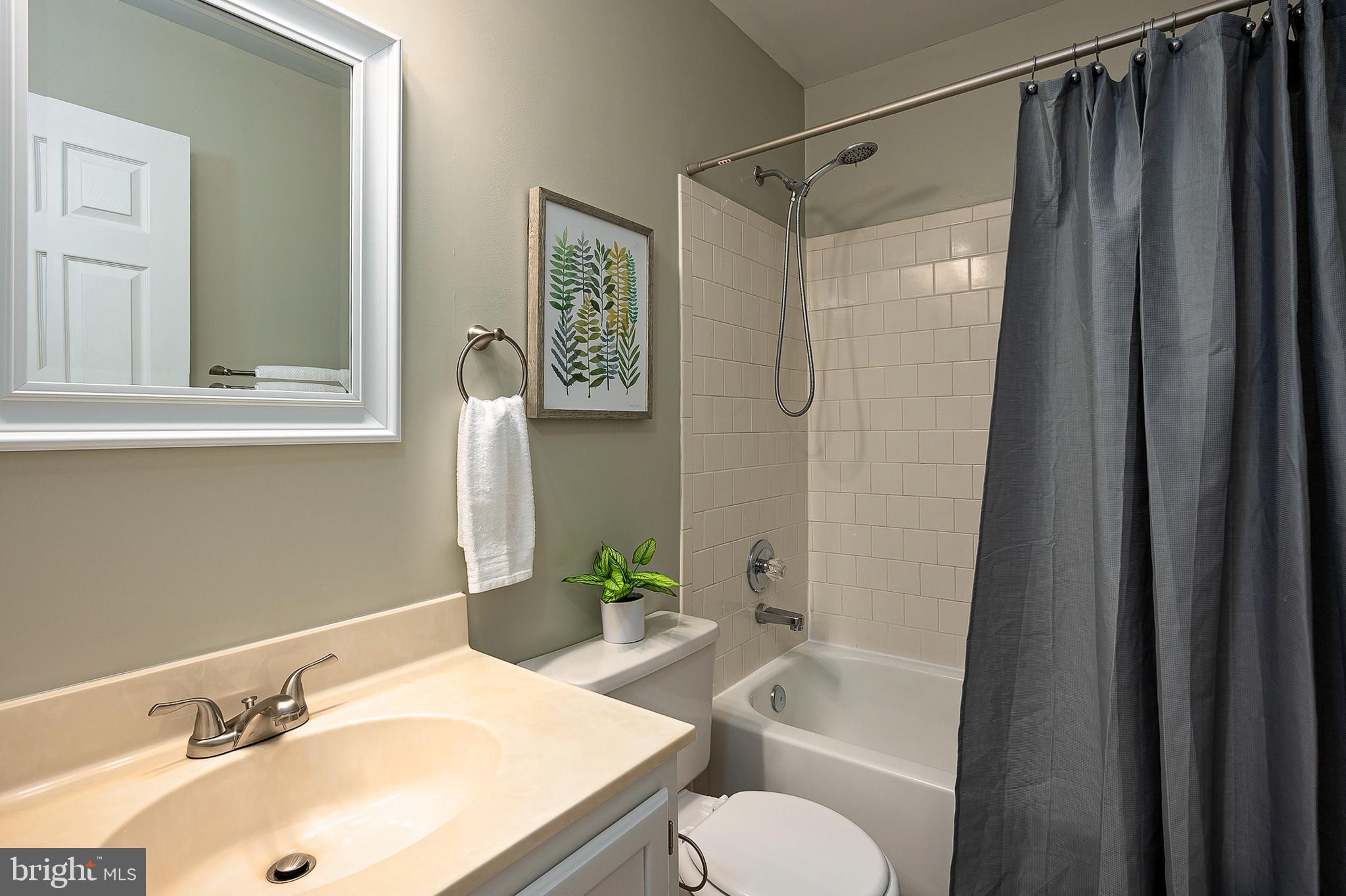 1128 Ingate Road Baltimore, MD 21227 - Photo 25 of 39 Primary Bathroom