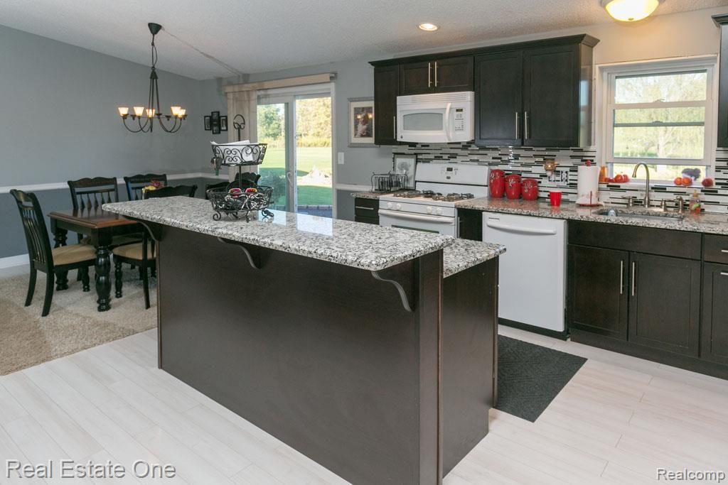 9077 Pinckney Road Pinckney, MI 48169 - Photo 8 of 33