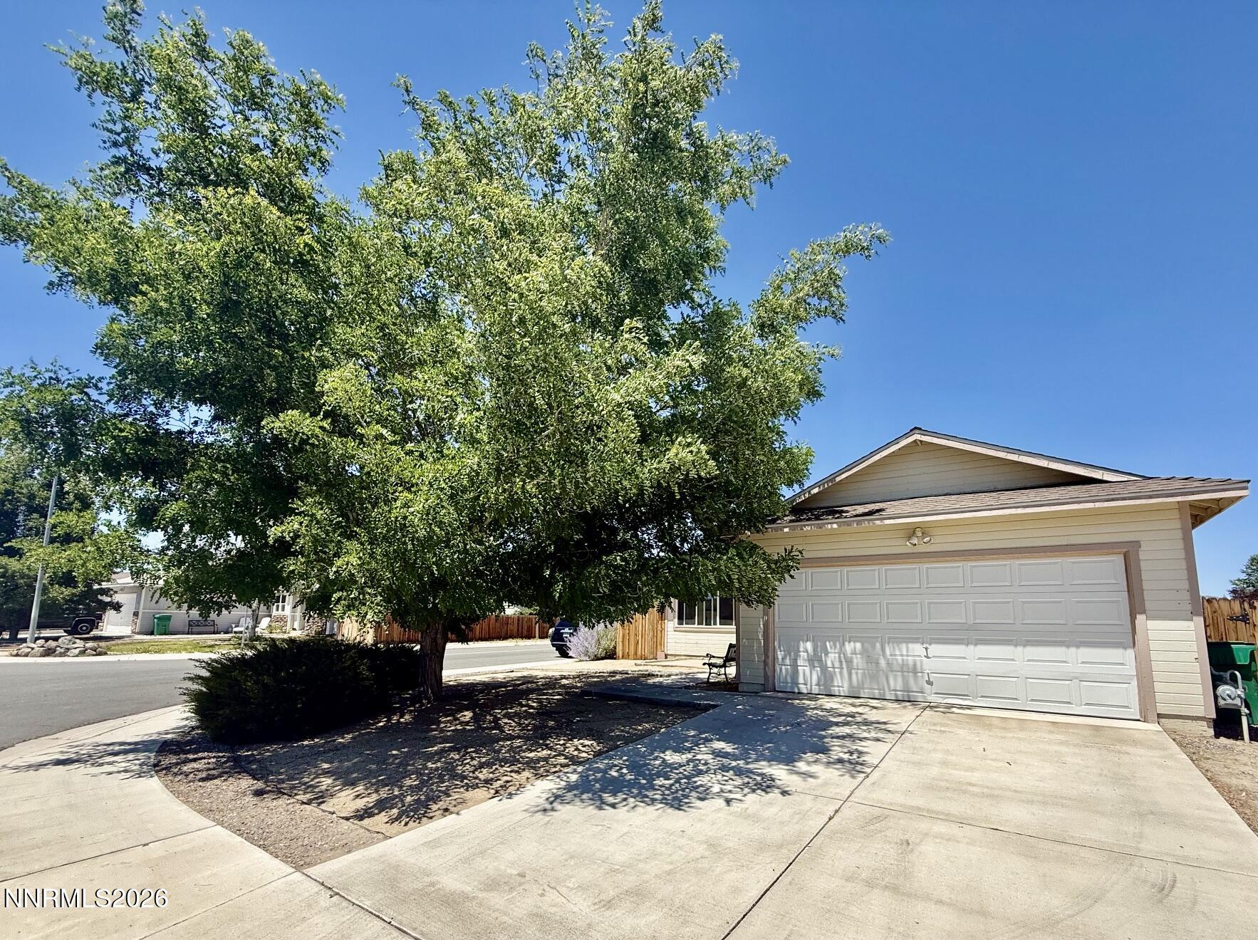 310 Emigrant Way Fernley, NV 89408 - Photo 2 of 16 IMG_7676