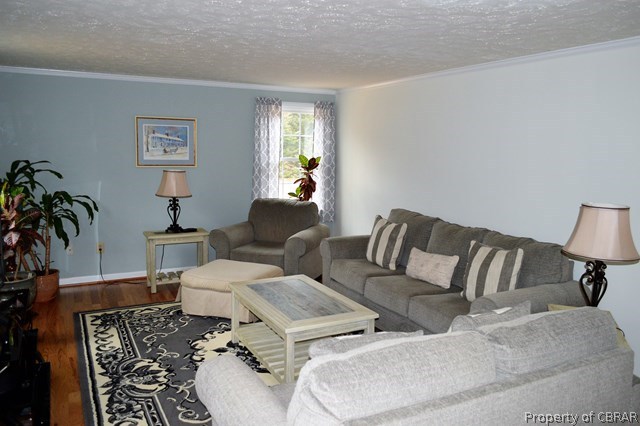 853 Lancelot Drive Reedville, VA 22539 - Photo 7 of 23 Living Room