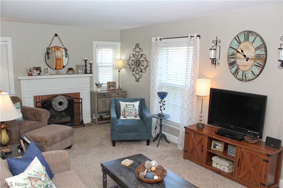 331 Ewing Road Youngstown, OH 44512 - Photo 3 of 32 Gallery Image 3
