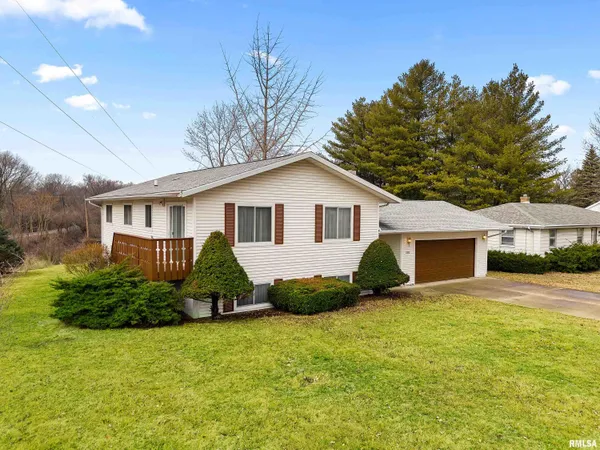 $415,000 | 220 South Pleasant Hill Road, East Peoria, IL 61611