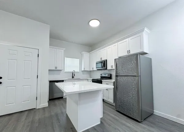 $1,690 | 328 Clearwater Street, Unit A, Houston, TX 77029