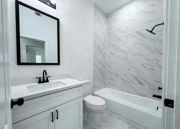 $1,690 | 328 Clearwater Street, Unit A, Houston, TX 77029