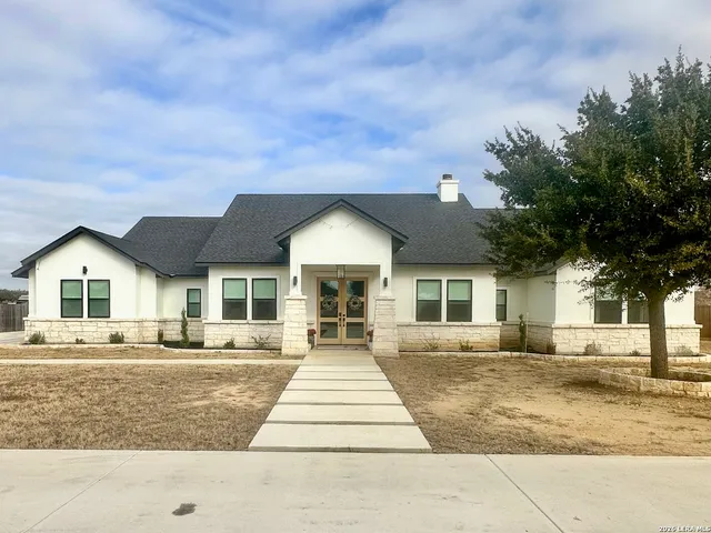 $599,000 | 109 West Medium Meadow Drive, Lytle, TX 78052