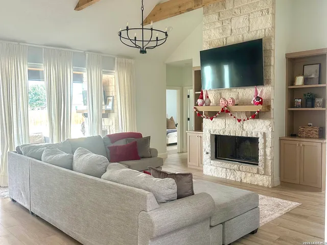 $599,000 | 109 West Medium Meadow Drive, Lytle, TX 78052