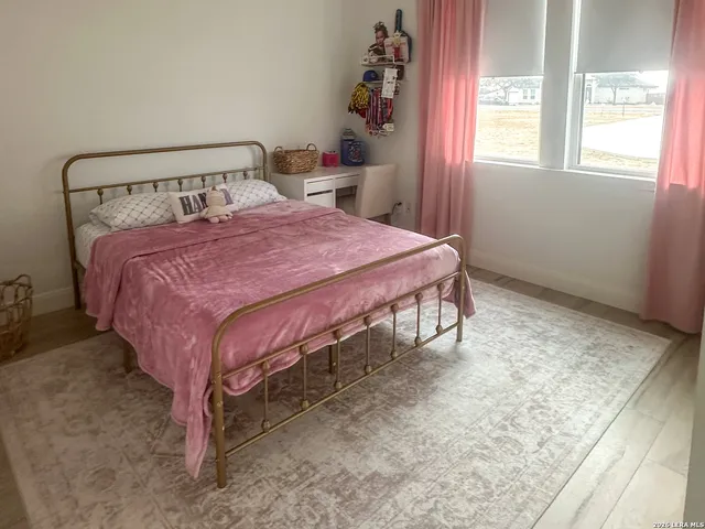 $599,000 | 109 West Medium Meadow Drive, Lytle, TX 78052