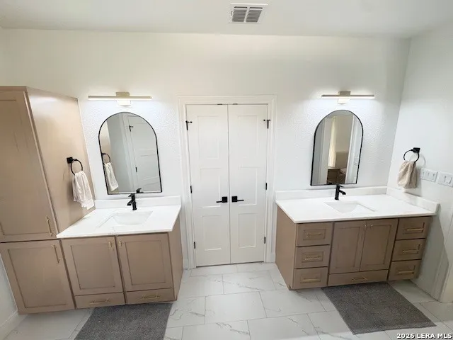 $599,000 | 109 West Medium Meadow Drive, Lytle, TX 78052