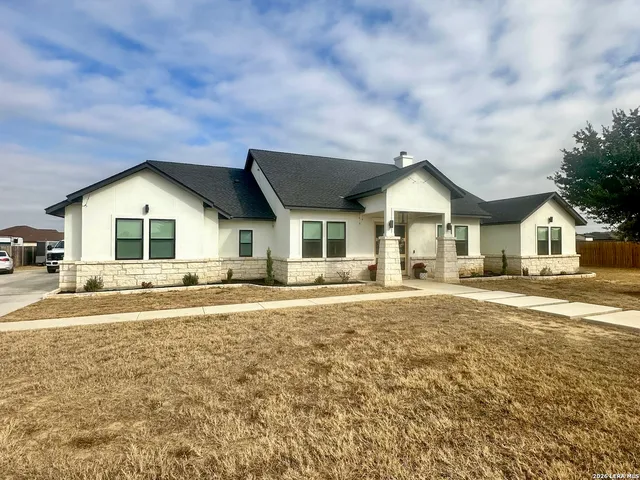 $599,000 | 109 West Medium Meadow Drive, Lytle, TX 78052