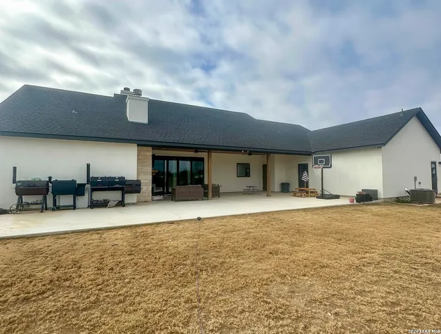 $599,000 | 109 West Medium Meadow Drive, Lytle, TX 78052