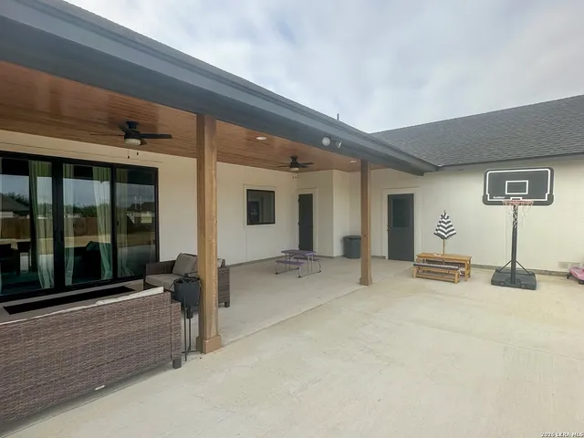 $599,000 | 109 West Medium Meadow Drive, Lytle, TX 78052