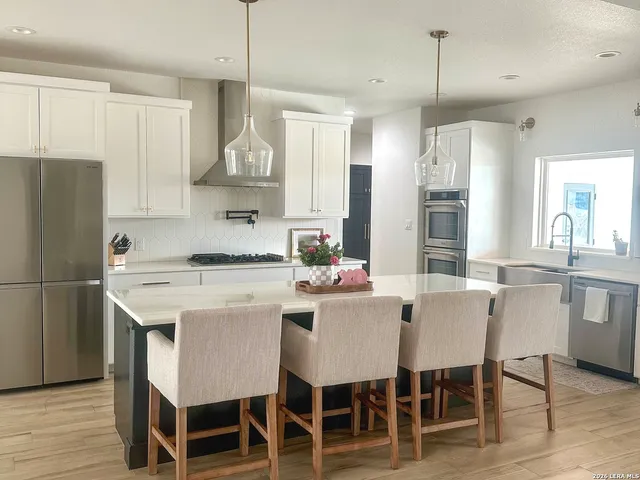 $599,000 | 109 West Medium Meadow Drive, Lytle, TX 78052