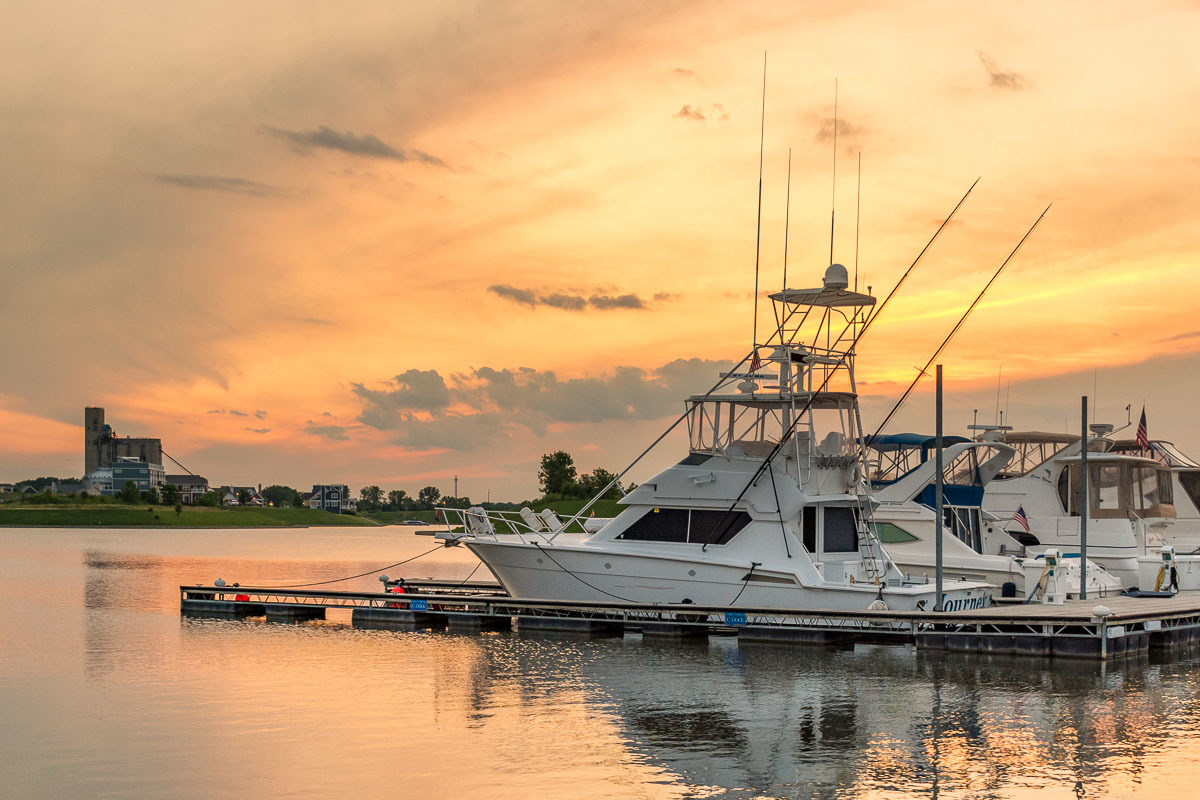 100 Great Loop E Drive, Unit 52 Ottawa, IL 61350 - Photo 12 of 13 a view of a lake with boats next to a house