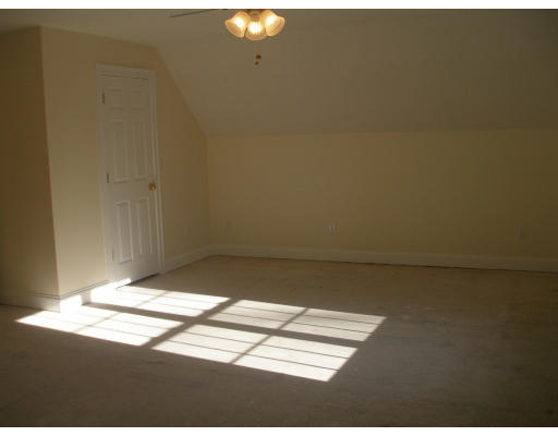5 Roberts Road Dudley, MA 01571 - Photo 12 of 13 Gallery Image 12