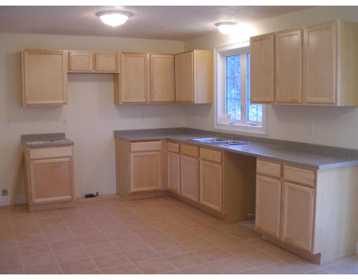 5 Roberts Road Dudley, MA 01571 - Photo 6 of 13 Gallery Image 6