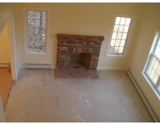 5 Roberts Road Dudley, MA 01571 - Photo 9 of 13 Gallery Image 9