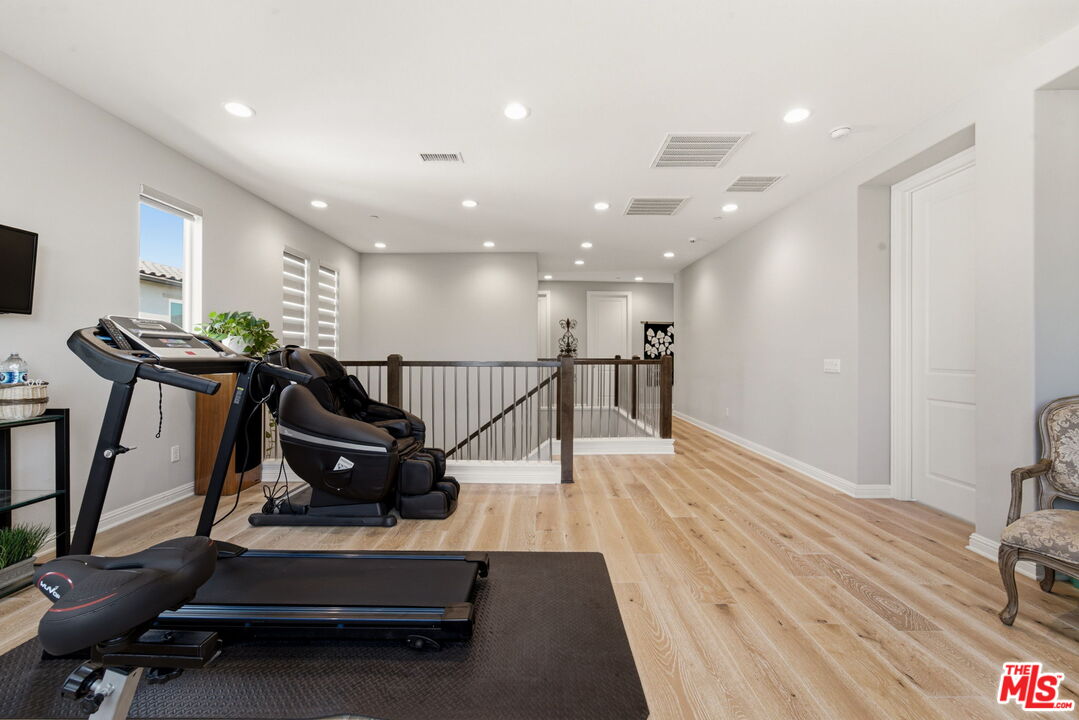 20715 Butternut Circle Porter Ranch, CA 91326 - Photo 19 of 31 Gallery Image 19