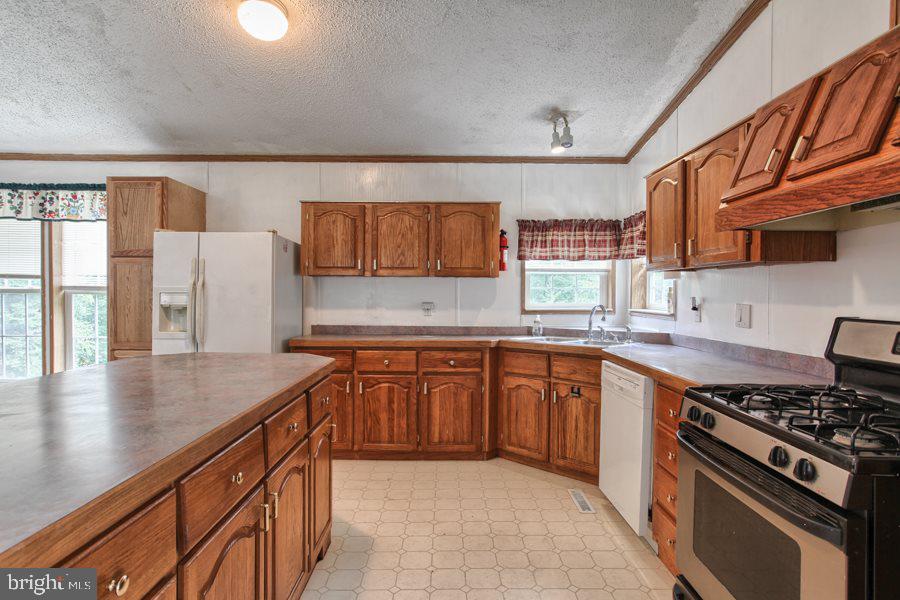 7506 Spring Road New Bloomfield, PA 17068 - Photo 8 of 23 Gallery Image 8