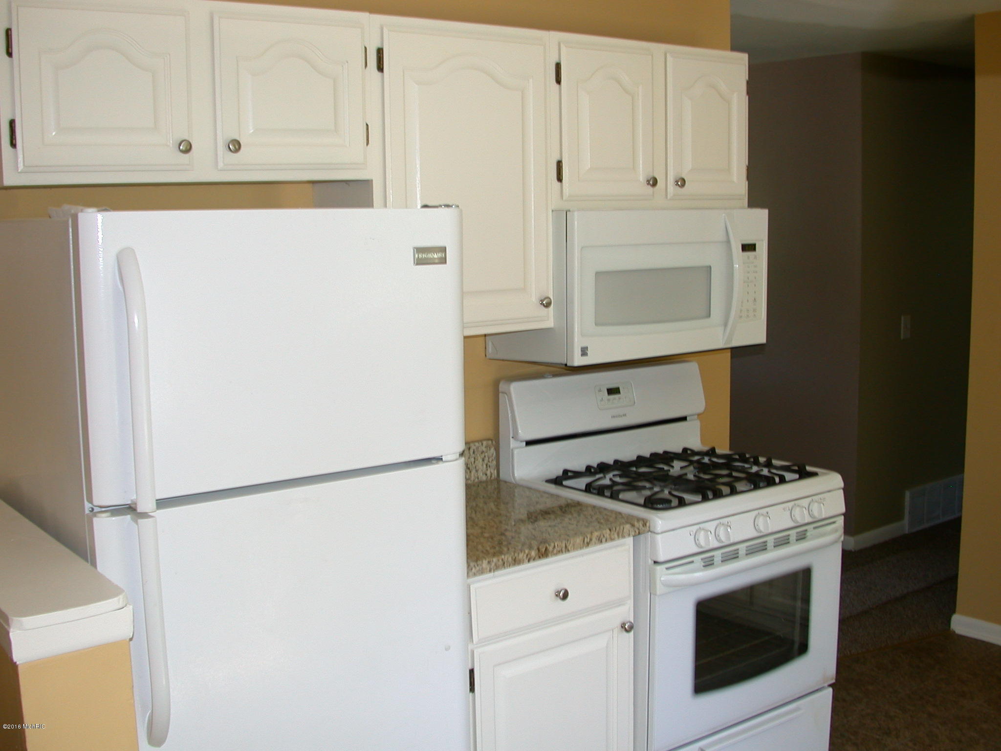 3112 Nichols Road Kalamazoo, MI 49004 - Photo 4 of 15 applianes
