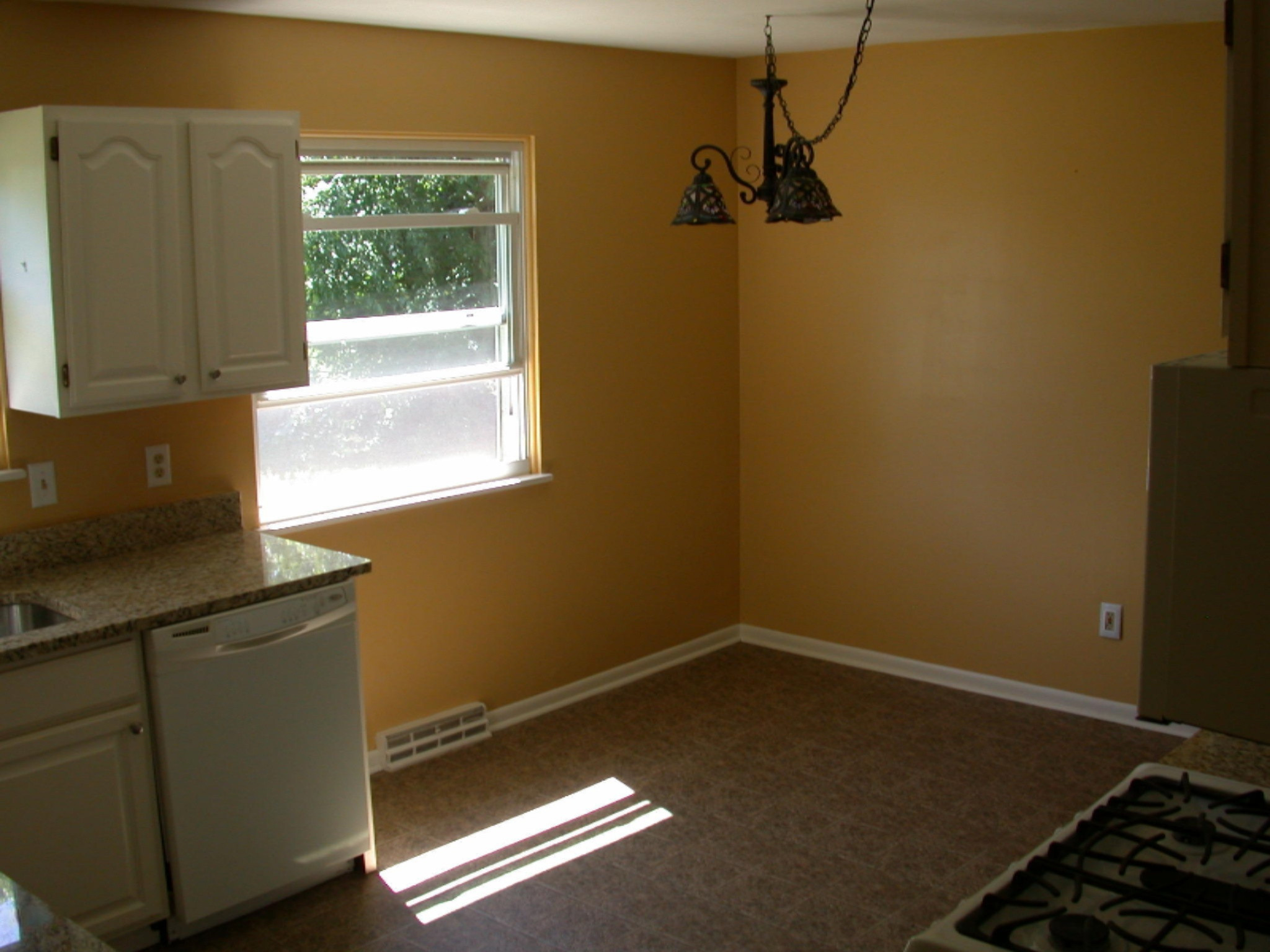 3112 Nichols Road Kalamazoo, MI 49004 - Photo 6 of 15 eating area