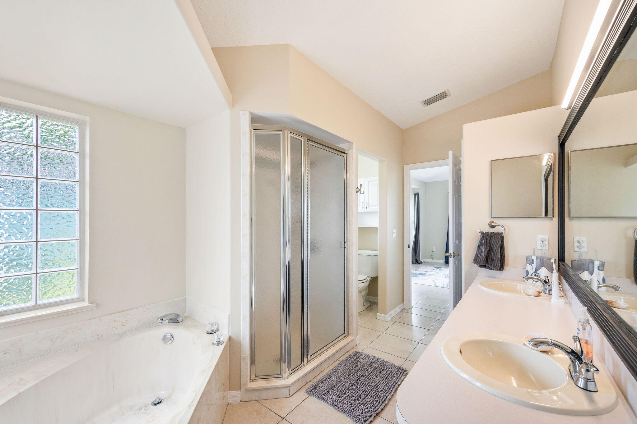 720 Bayfront Terrace Sebastian, FL 32958 - Photo 20 of 33 a bathroom with a sink and a tub