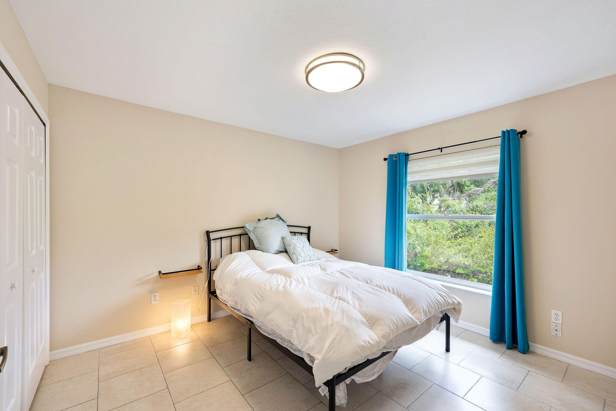 720 Bayfront Terrace Sebastian, FL 32958 - Photo 22 of 33 a bedroom with a bed and a window