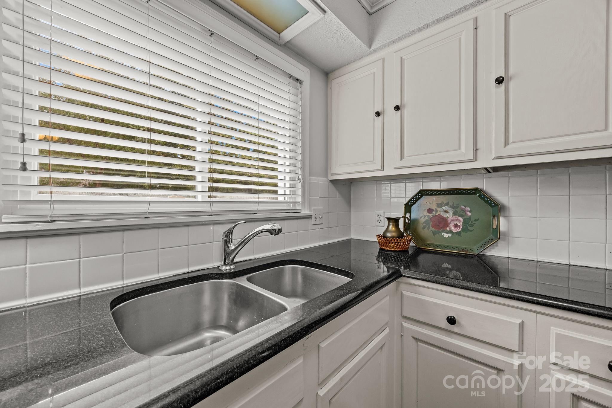 8131 Raintree Lane Charlotte, NC 28277 - Photo 10 of 26 Gallery Image 10