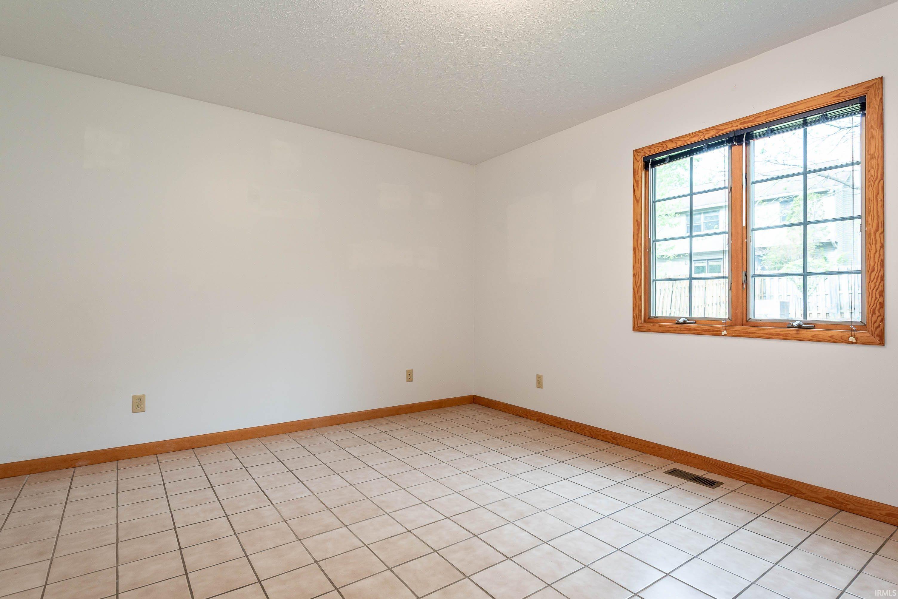 3832 South Laura Way Bloomington, IN 47401 - Photo 20 of 36