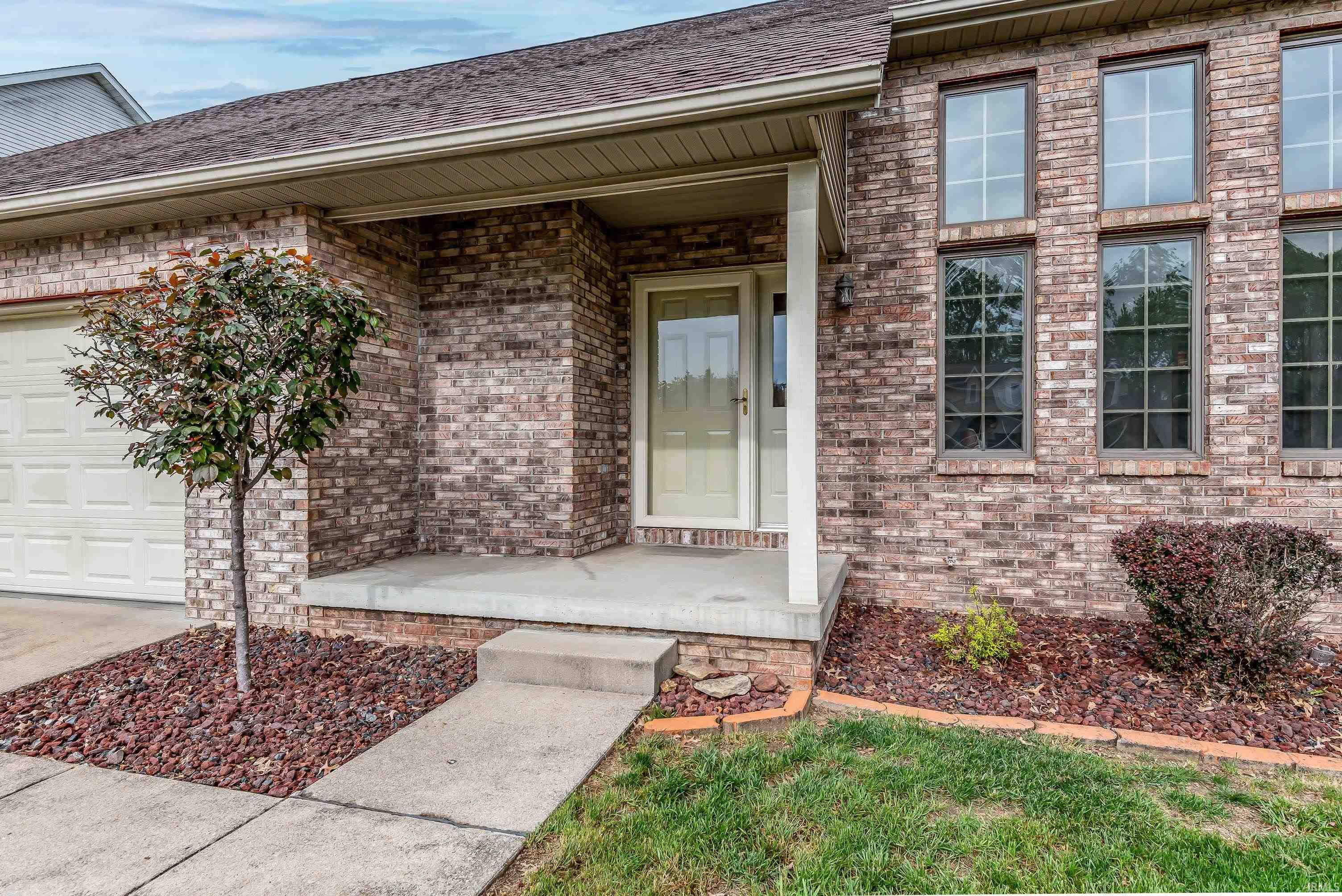3832 South Laura Way Bloomington, IN 47401 - Photo 3 of 36