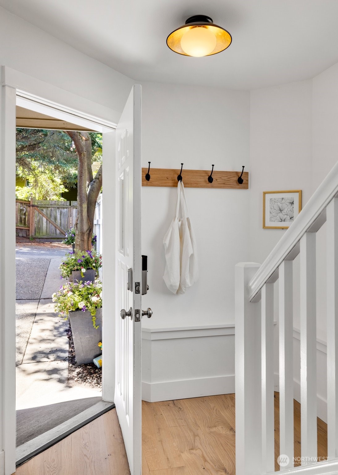 3613 22nd Avenue West, Unit B Seattle, WA 98199 - Photo 3 of 35 a view of living room