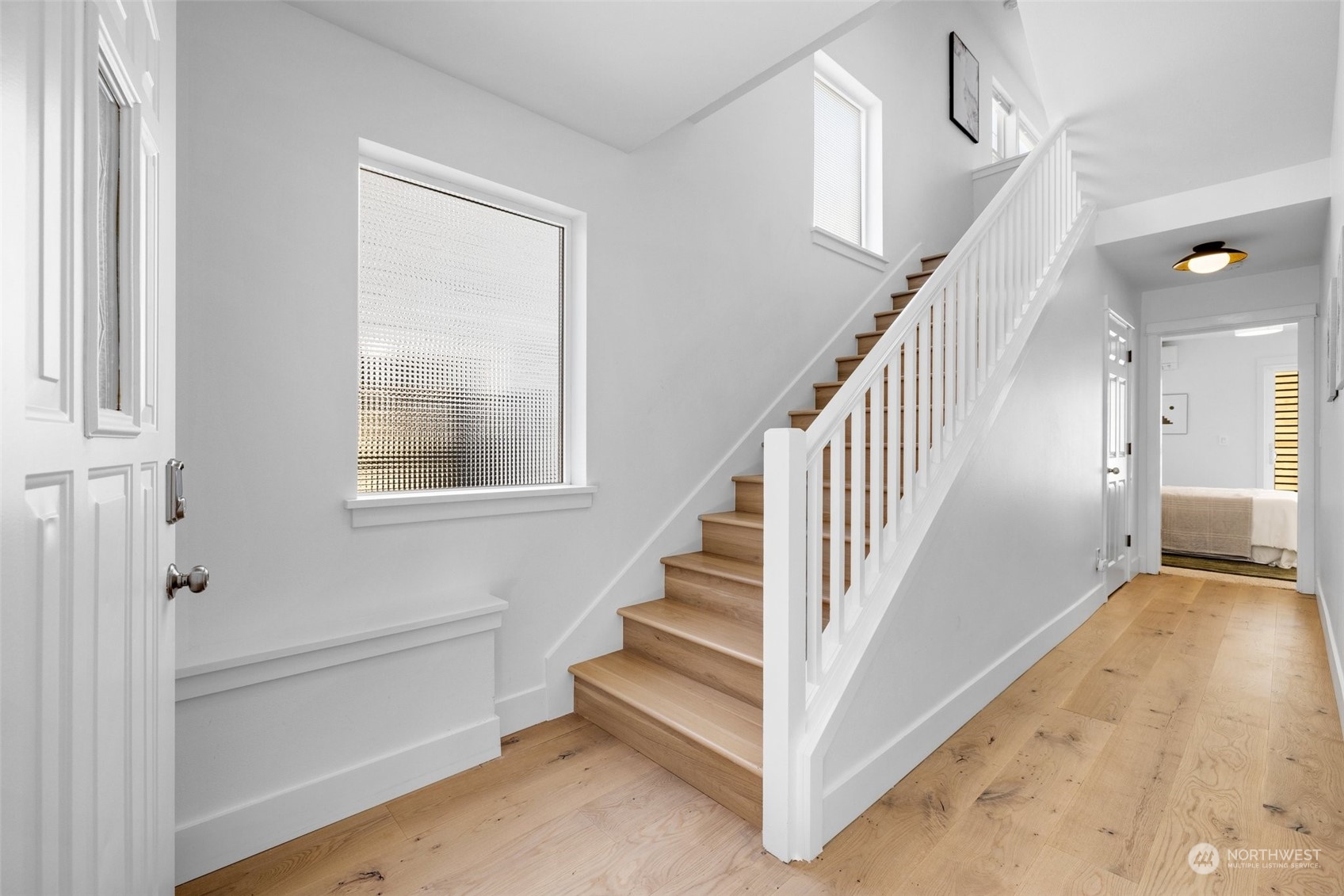 3613 22nd Avenue West, Unit B Seattle, WA 98199 - Photo 4 of 35 a view of entryway